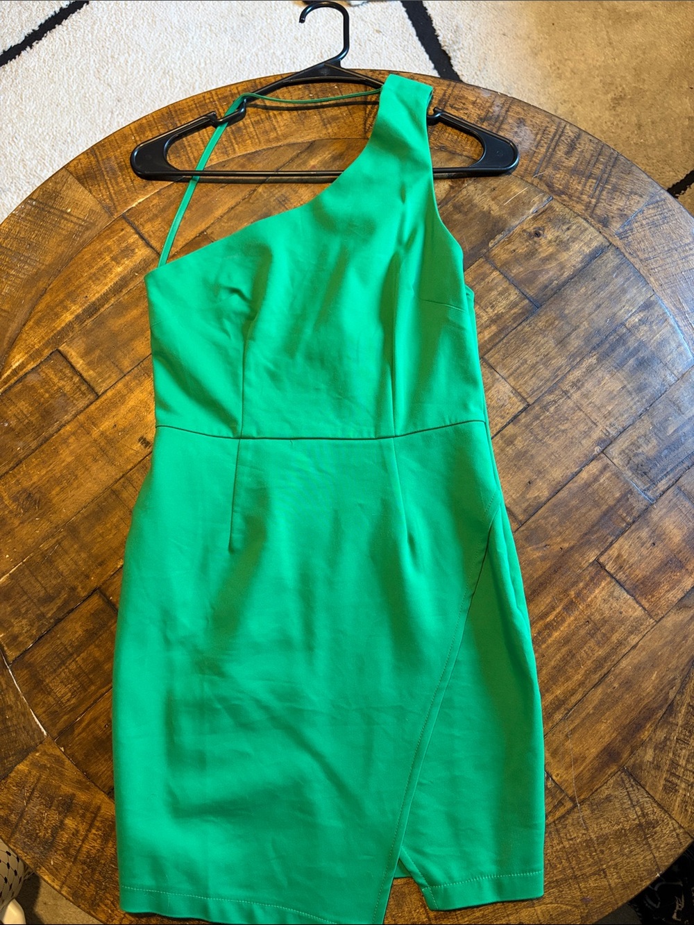 superdown Emerald One-Shoulder Sheath Dress